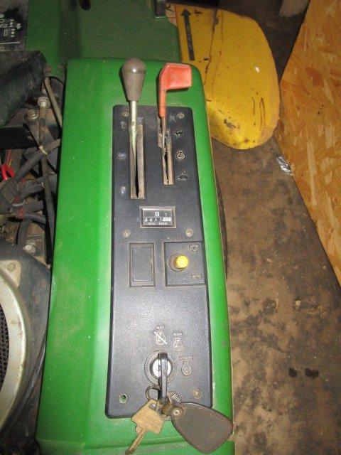 John Deere F525 Riding Lawn Mower Gas Engine 2WD w/ Key