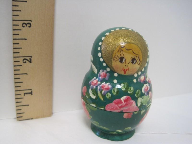 Set - 5 Russian Nesting Dolls Hand Crafted/Painted Floral Design Green Background