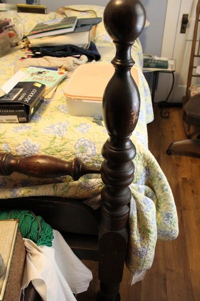 Dark Wood Spindle/Carved Panel Head/Foot Board Bracket/Spindle Base