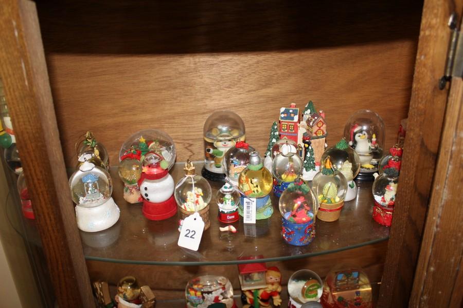 Lot - Snowglobes, Christmas Motif, Etc.