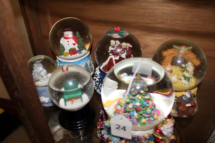 Lot - Snowglobes, Christmas Motif, Etc.