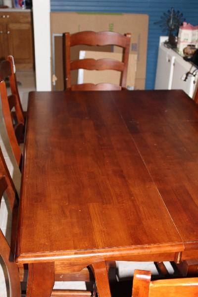 Mahogany Veneer Wooden Extendable Dining Table w/ 6 Wooden Dining Chairs