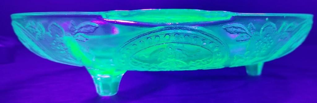 Jeanette Depression Uranium Vaseline Glass 3 Toed Footed Cake Plate Sunflower Pattern