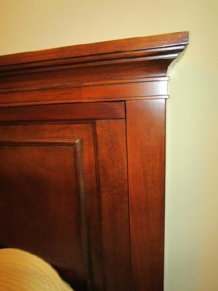 QUEEN-Wooden Mahogany Veneer Raised/Cut Panel Design Head/Foot Board Ridged Pediment