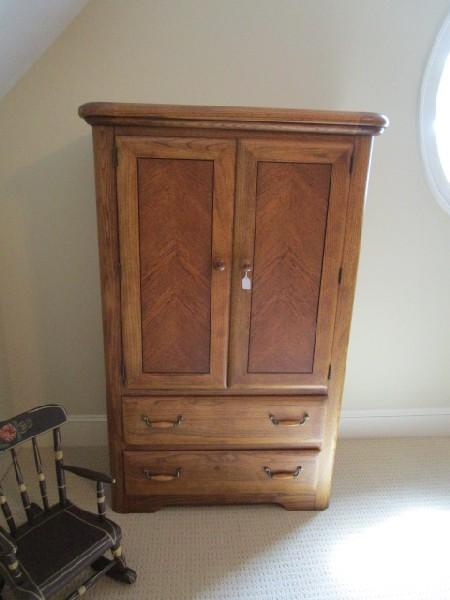 2 Drawer Standing Dresser, 2 Hutch Doors w/ 1 Inlay Drawer, Shelf w/ 3 Organizers