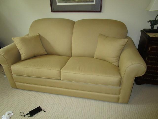 Genuine La-Z-Boy Sofa/Fold Out Bed Beige w/ 2 Seats, 2 Cushions