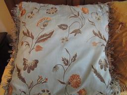 Bedsheets Square-Cut Floral Pattern w/ Curled Motif Pillows, Brown Covers, Etc.