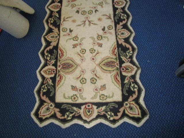 Floral/Persian Cream/Black Saw-Tooth Rim Style Runner