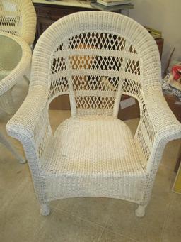 White Resin Indoor/Outdoor Wicker Round Table w/ Host Arched Curved Back Chairs