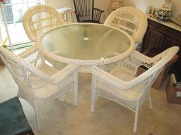 White Resin Indoor/Outdoor Wicker Round Table w/ Host Arched Curved Back Chairs