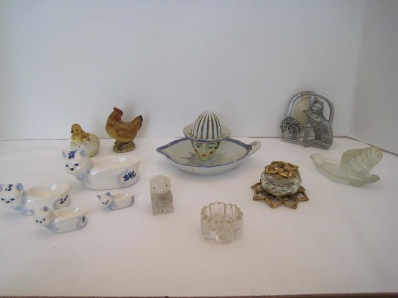 Lot - 4 Porcelain Cat Figure Measuring Spoons, Juicer, Hen/Chick Salt/Pepper Shakers, Etc.