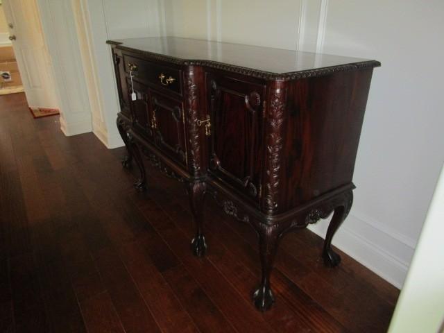 Cherry Wood Buffet Cabinet Scalloped Trim 2 Hutch Doors w/ 2 Center Hutch Doors