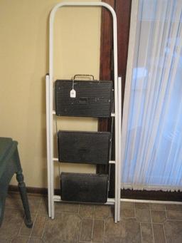 Tricam Ind. 4' 6" Folding Step Ladder