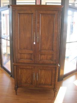 Exquisite Henredon Fine Furniture French Regency Style Armoire