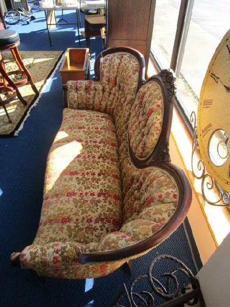 Wooden Frame Rococo Style Fainting Sofa Rose Upholstered Design