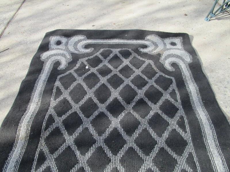 Black Floor Rug Diamond Pattern/Fleur De Lis Corners