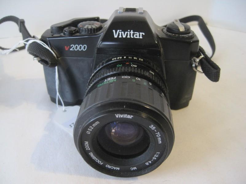 Vivitar V2000 35 mm Camera w/ Macro Focusing Zoom 35-70mm. 1:3.5-4.8 Lens & 2600 AutoFlash