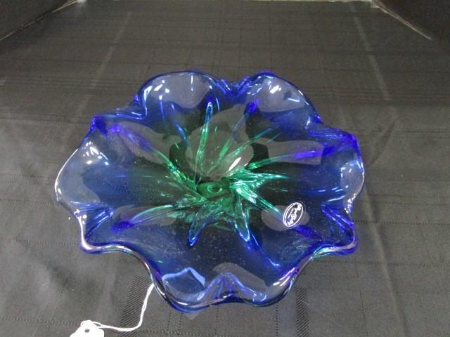 Royal Gallery © 1999 Art Glass Flower Design Centerpiece Green-To-Blue