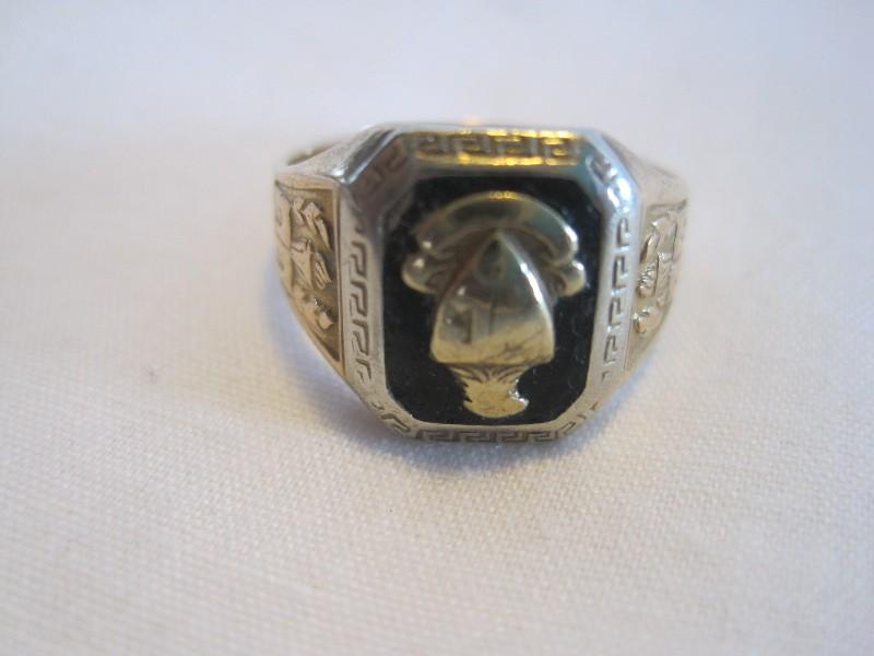 10k 1928 High School Class Ring Knight Helmet Emblem Size 6 3/4