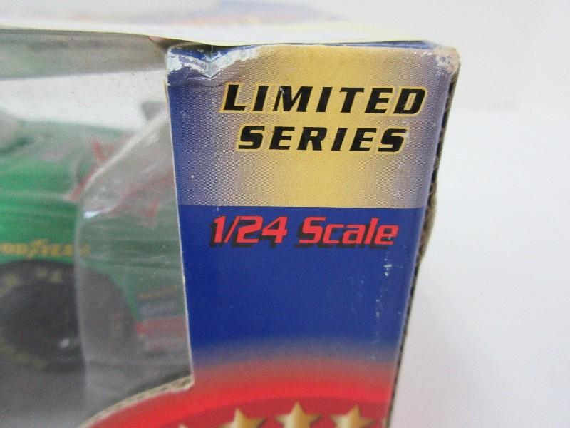 Winner's Circle Official NASCAR 2000 Limited Series #18 Bobby Labonte Interstate Batteries