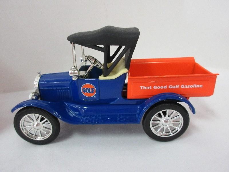 RC2 Gulf 1918 Ford Pick-Up 1:25 Scale Die-Cast Metal Replica