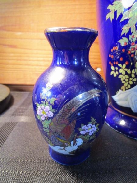 3 Dark Blue Ceramic Asian Bird/Floral Gilted Pattern Vases