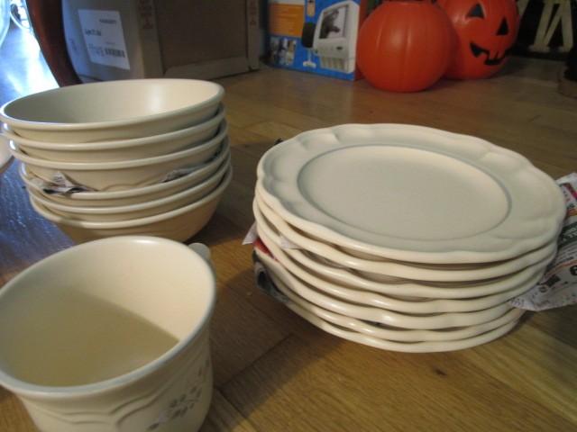 Pflatzgraff Ceramic Floral/Scalloped Rim Lot