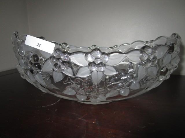 Etched Leaf/Floral Design Centerpiece Bowl Glass 10 1/2 End-End