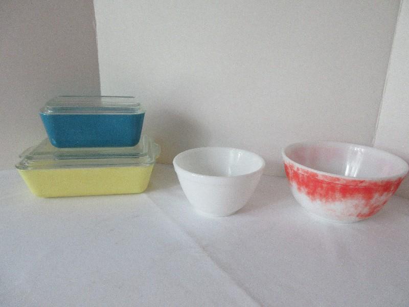 6 Pieces - Pyrex Milk Glass Primary Colors