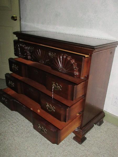 Elegant American Drew Inc. Chippendale Style Block Front Bachelor's Chest
