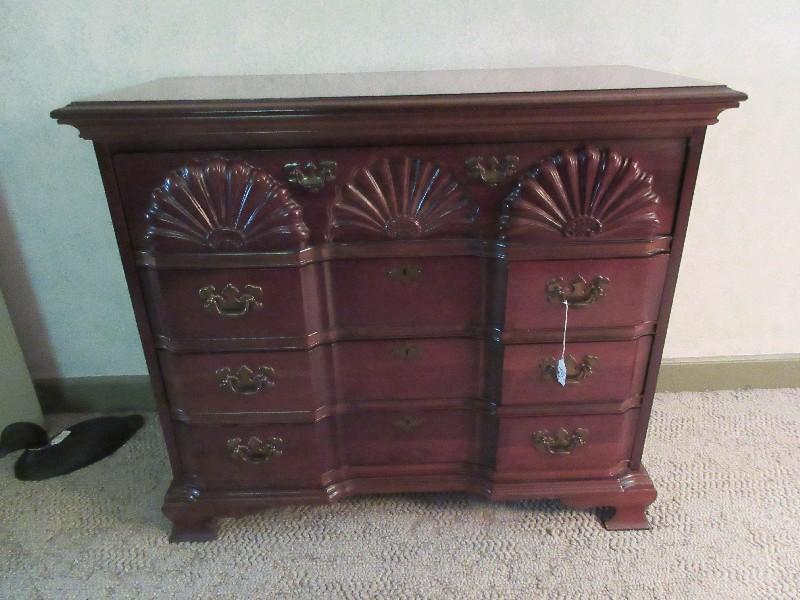 Elegant American Drew Inc. Chippendale Style Block Front Bachelor's Chest