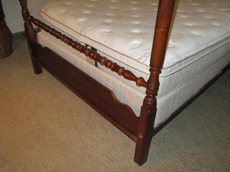 Full Queen Traditional 4 Poster Cherry Head/Foot Boards w/ Metal Side Rails