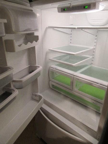White Kitchen Aid Top Refrigerator w/ Bottom Drawer Freezer & Ice Maker Clean Inside