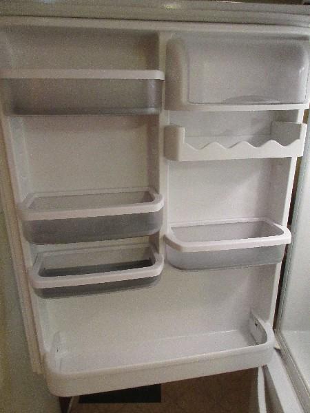 White Kitchen Aid Top Refrigerator w/ Bottom Drawer Freezer & Ice Maker Clean Inside