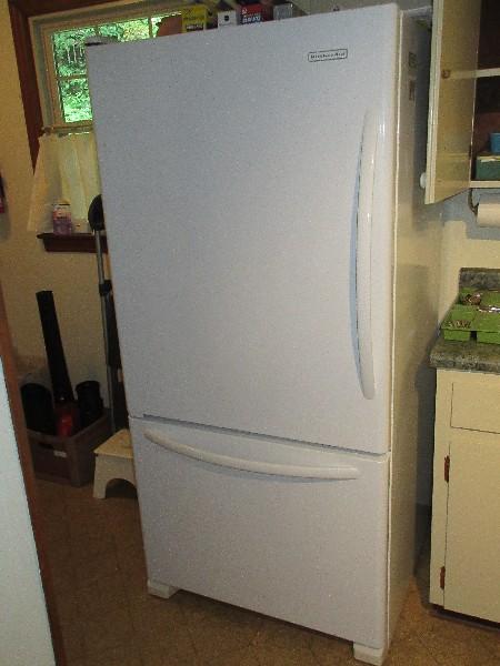 White Kitchen Aid Top Refrigerator w/ Bottom Drawer Freezer & Ice Maker Clean Inside