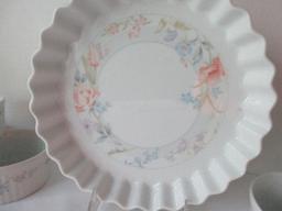 8 Pieces - Americana Limoges Fine Porcelain Flowers Pattern