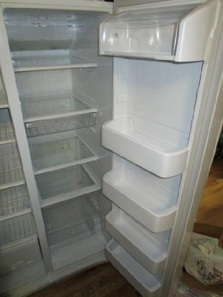 Samsung White Fridge/Refrigerator Model RS261MDWP