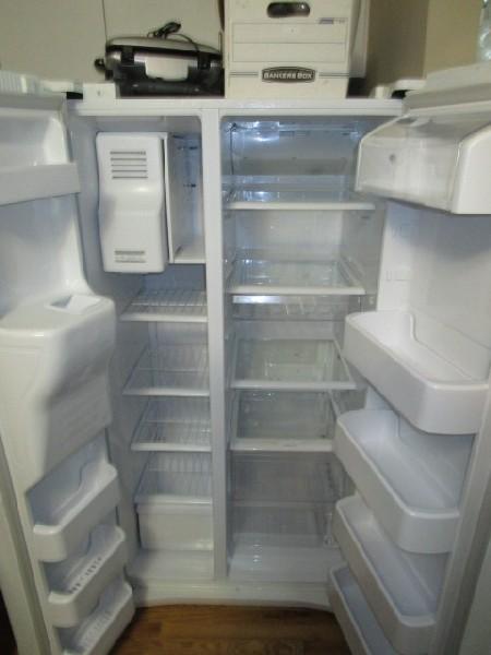 Samsung White Fridge/Refrigerator Model RS261MDWP