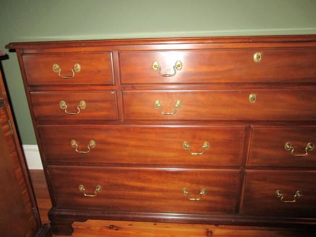 Henkel Harris Mahogany Virginia Galleries Long Dresser, 10 Drawers, Brass Pulls