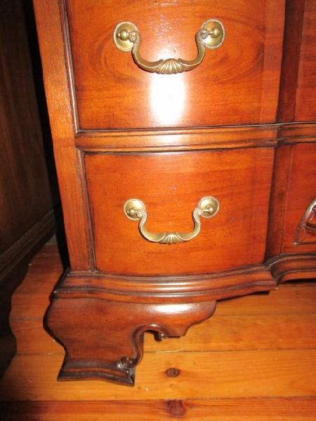 Queen Anne Style 4 Drawer Dresser Fan Base, Batwing Escutcheons, Lock No Key