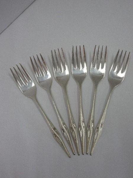 24 Pieces - Wallace Sterling Dawn Mist Burnished Top/Side Handles Foliate Design Silverware