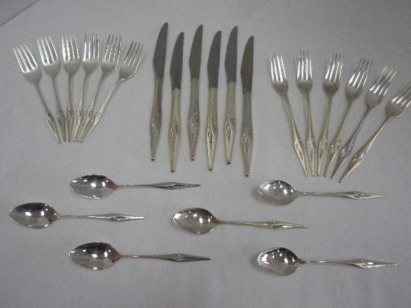 24 Pieces - Wallace Sterling Dawn Mist Burnished Top/Side Handles Foliate Design Silverware