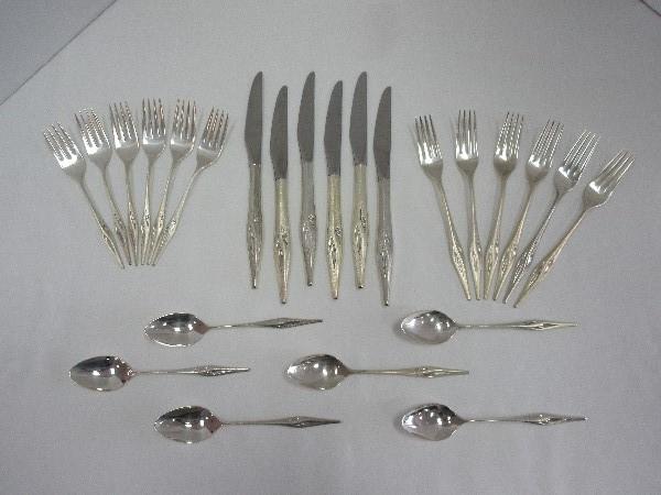 24 Pieces - Wallace Sterling Dawn Mist Burnished Top/Side Handles Foliate Design Silverware