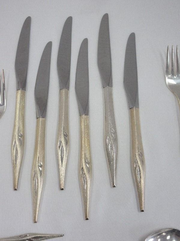 24 Pieces - Wallace Sterling Dawn Mist Burnished Top/Side Handles Foliate Design Silverware