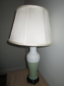 Green/White Vase Design Lamp w/ Wood Base/Shade
