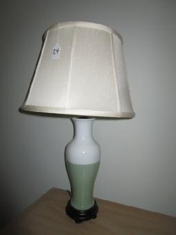 Green/White Vase Design Lamp w/ Wood Base/Shade