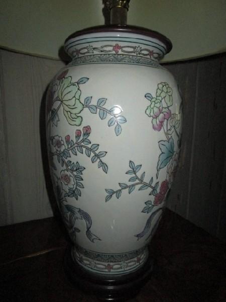 Ceramic Asian Floral Motif Urn Vase Wood Base Coin Top Finial w/ Stand