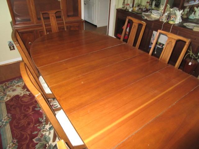 Wooden Dining Table Rounded Ends w/ 2 Leafs w/ 8 Chairs