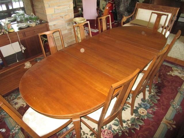 Wooden Dining Table Rounded Ends w/ 2 Leafs w/ 8 Chairs