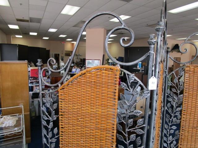 3 Panel Wicker/Leaf Design Metal Divider w/ Curled Top